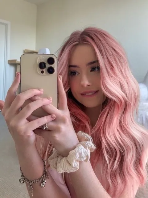 Aluraye OnlyFans creator