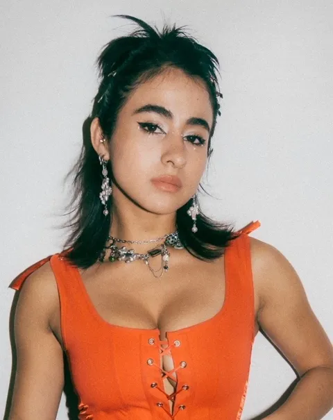 Mia V OnlyFans creator