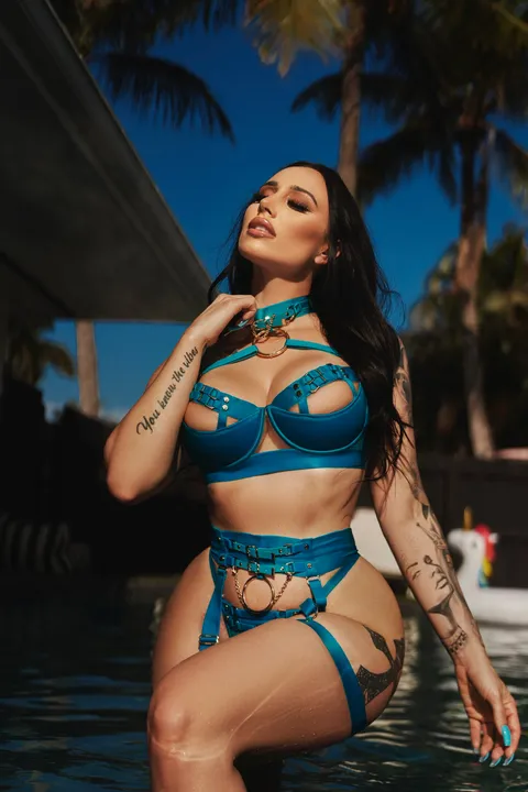 MONEYBIRDETTE OnlyFans creator