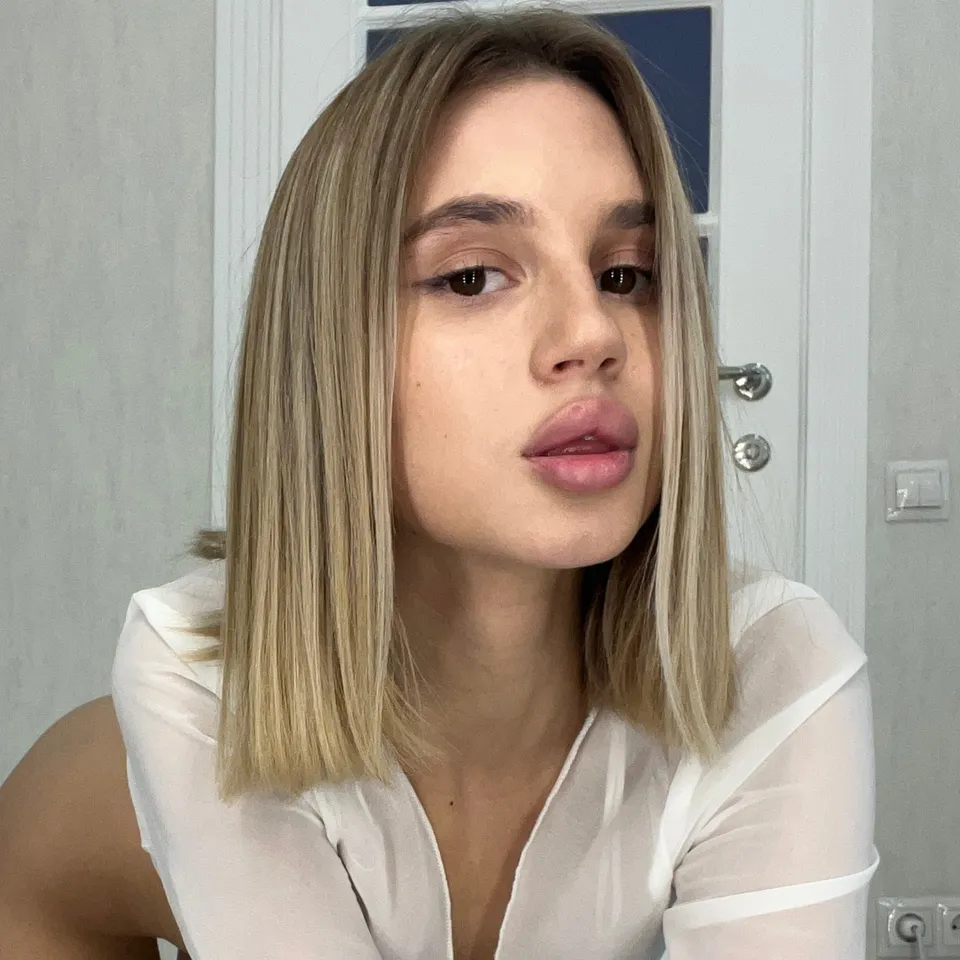 Violetta seductive blondie OnlyFans