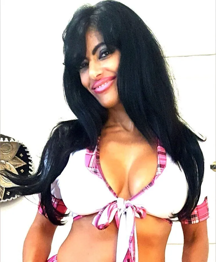 BUSTY MOMMY CLAUDIA SMITH COUGAR OnlyFans