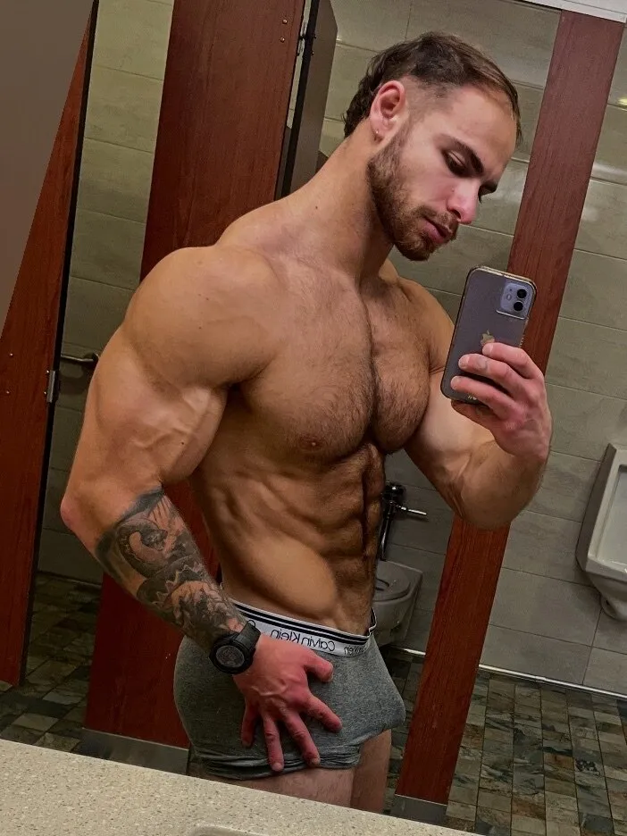 CreamyGorilla OnlyFans