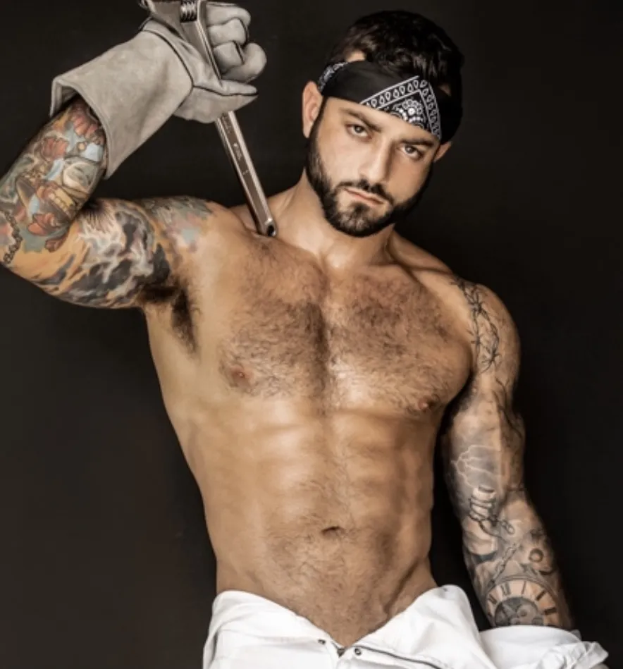 Drew Valentino DrewcyFrOOtXL OnlyFans
