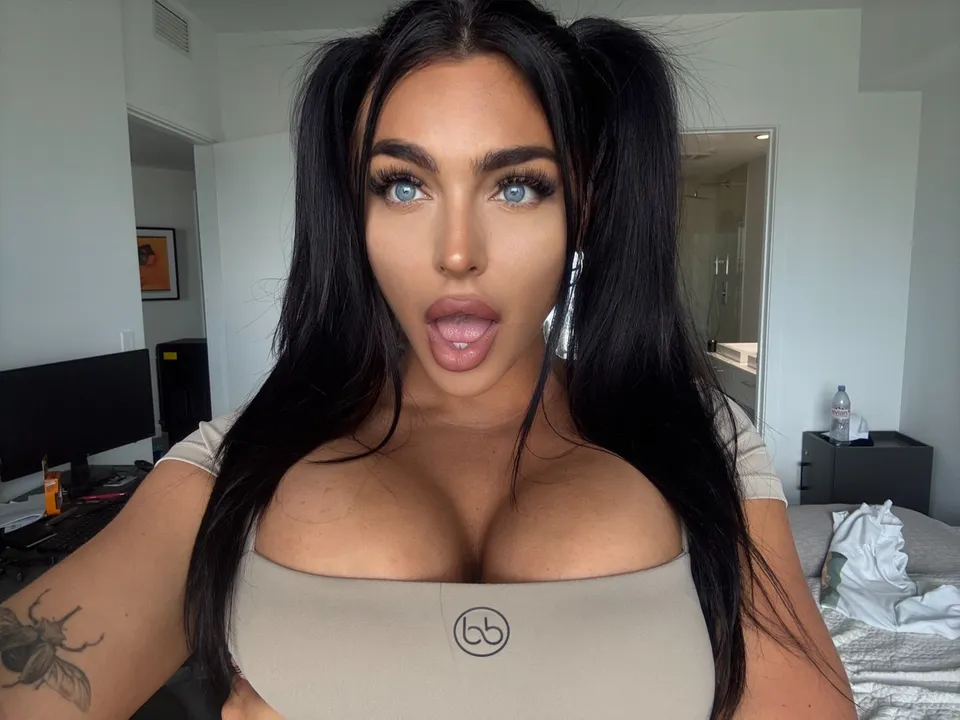EMILY 1 RATED BOOTY ON OnlyFans