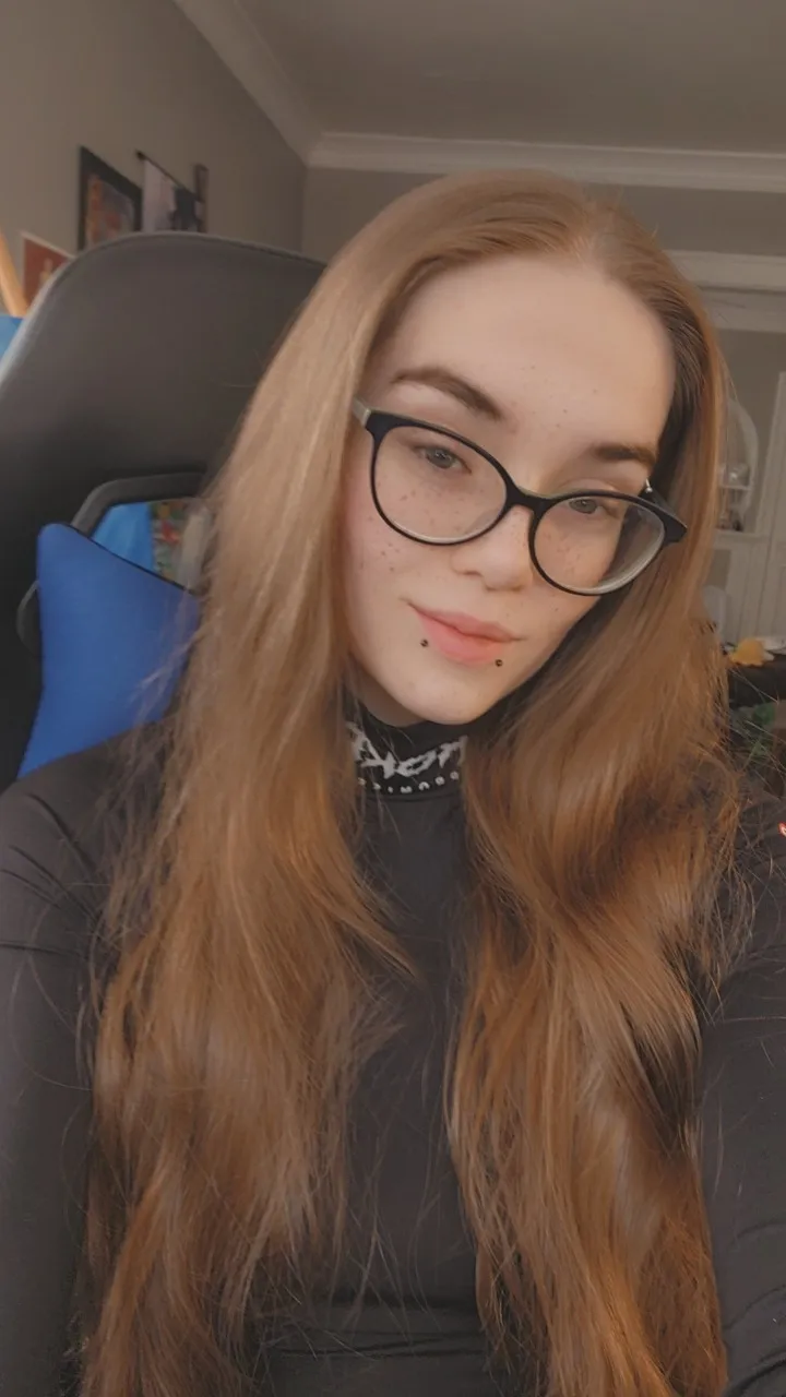Izzy Hellbourne OnlyFans