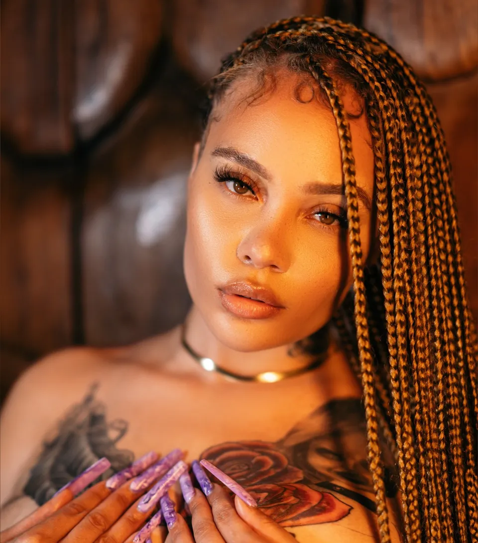 SARA GOLD OnlyFans