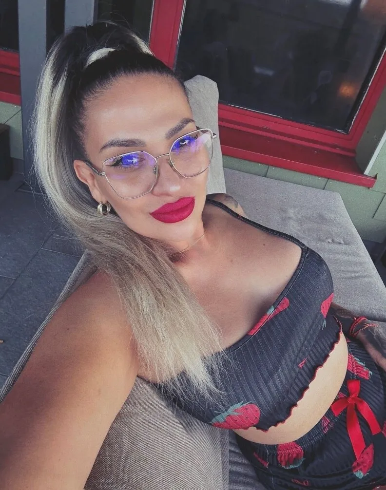 Adelina OnlyFans