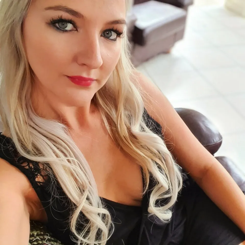 TheHotwifeZA XXX videos OnlyFans