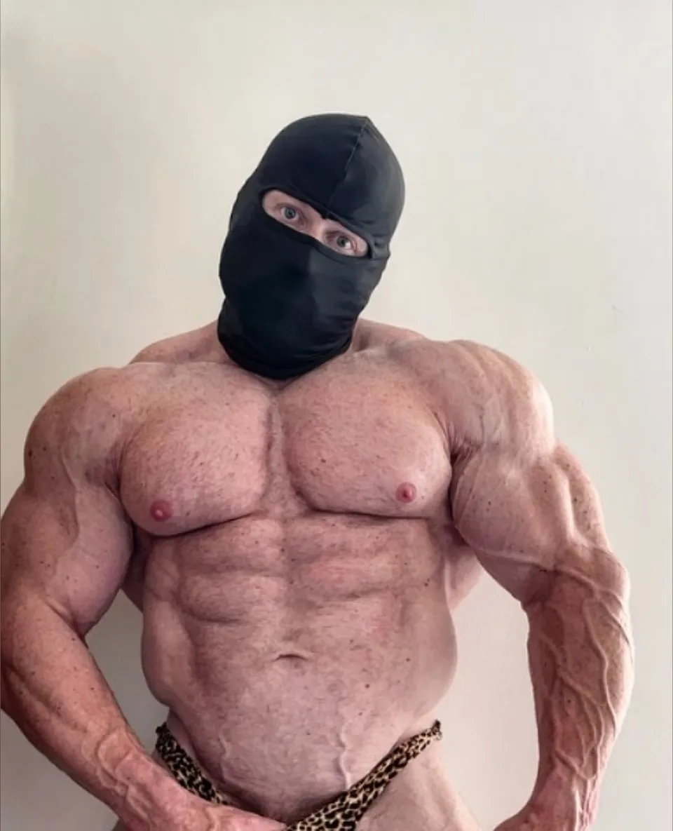 THE MASKED BODYBUILDER OnlyFans