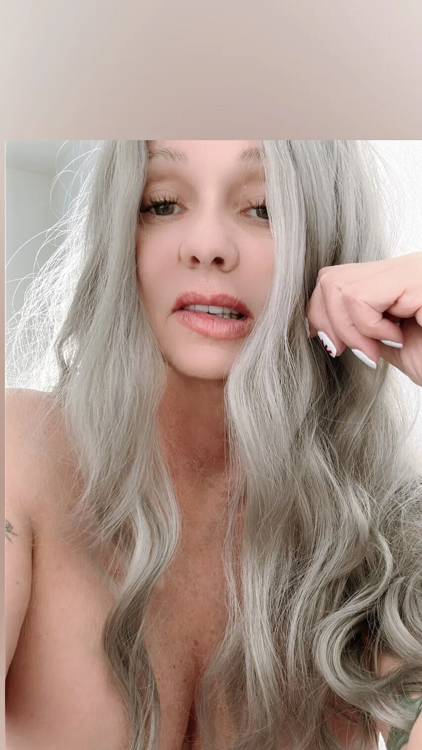 Veronica- SILVER FOX OnlyFans